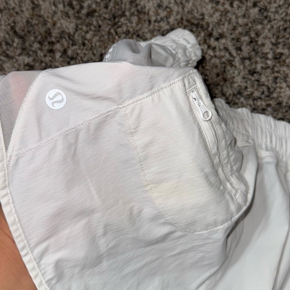 Lululemon hotty hot short size 6 - Picture 5 of 10
